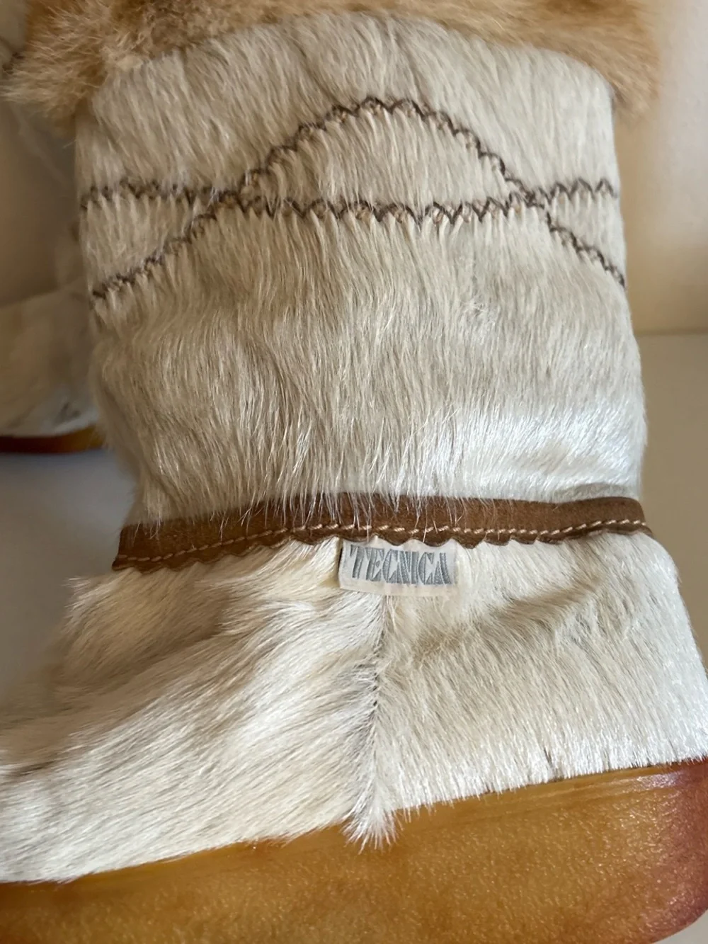 TECNICA MADE IN ITALY - GOAT FUR BOOTS - WOMEN US SIZE  42 eur 10.5 USA